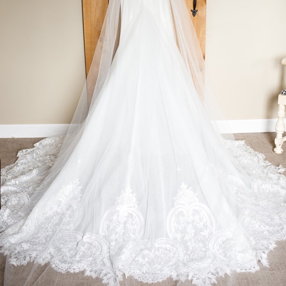 Wedding dress - Picture 5 of 7